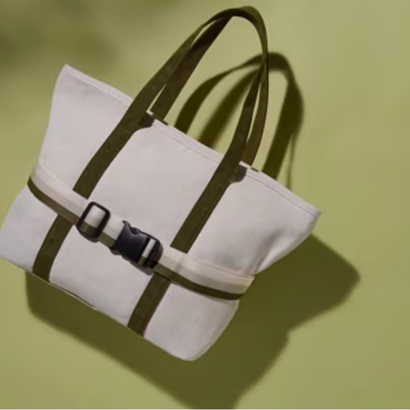 DSW Cream and Olive Tote Bag - Picture 7 of 7